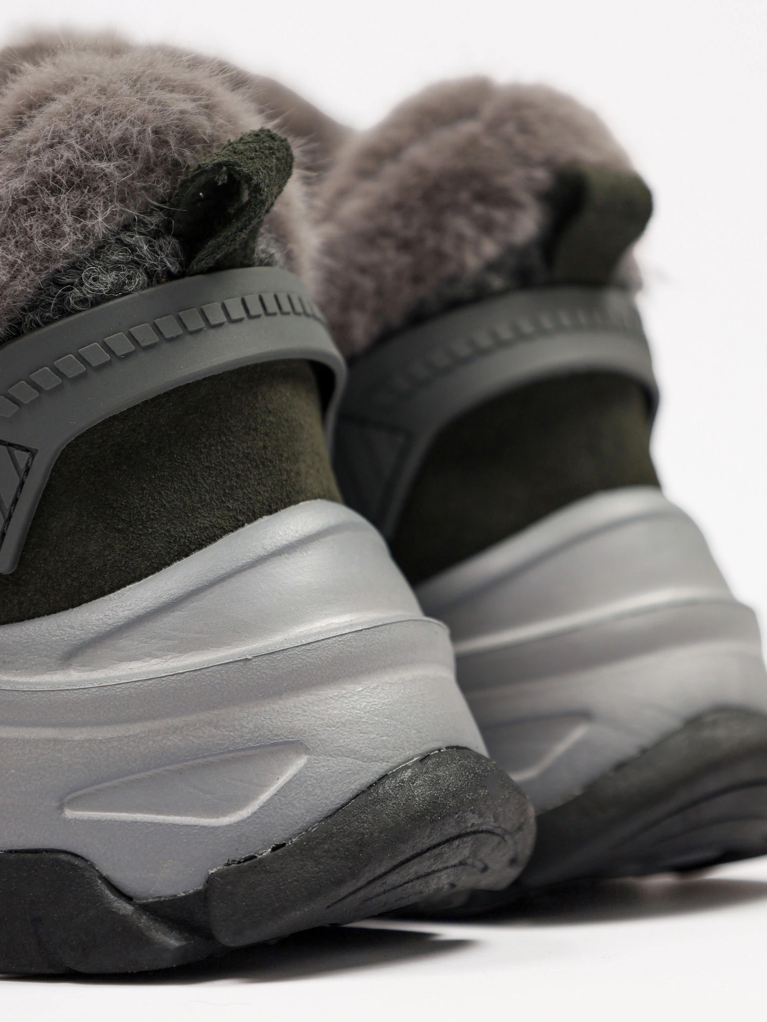 Кроссовки комбинированные с оторочкой мехом